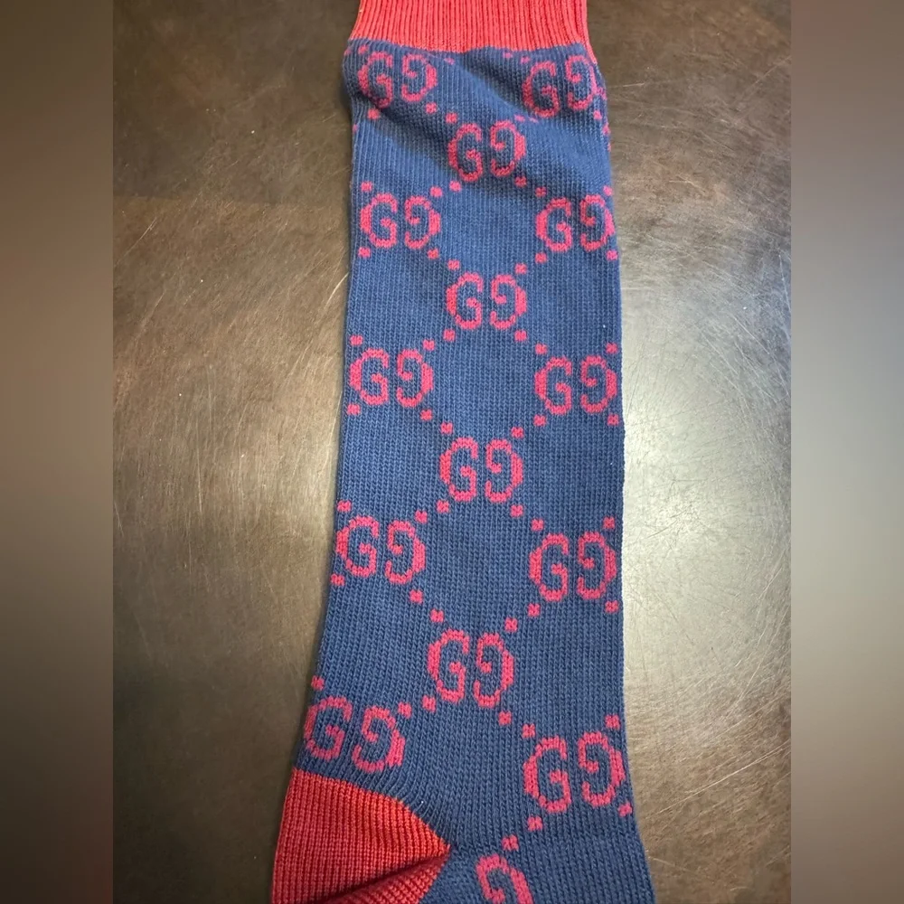 New Authentic Gucci GG Supreme Logo Navy Red Socks Size L